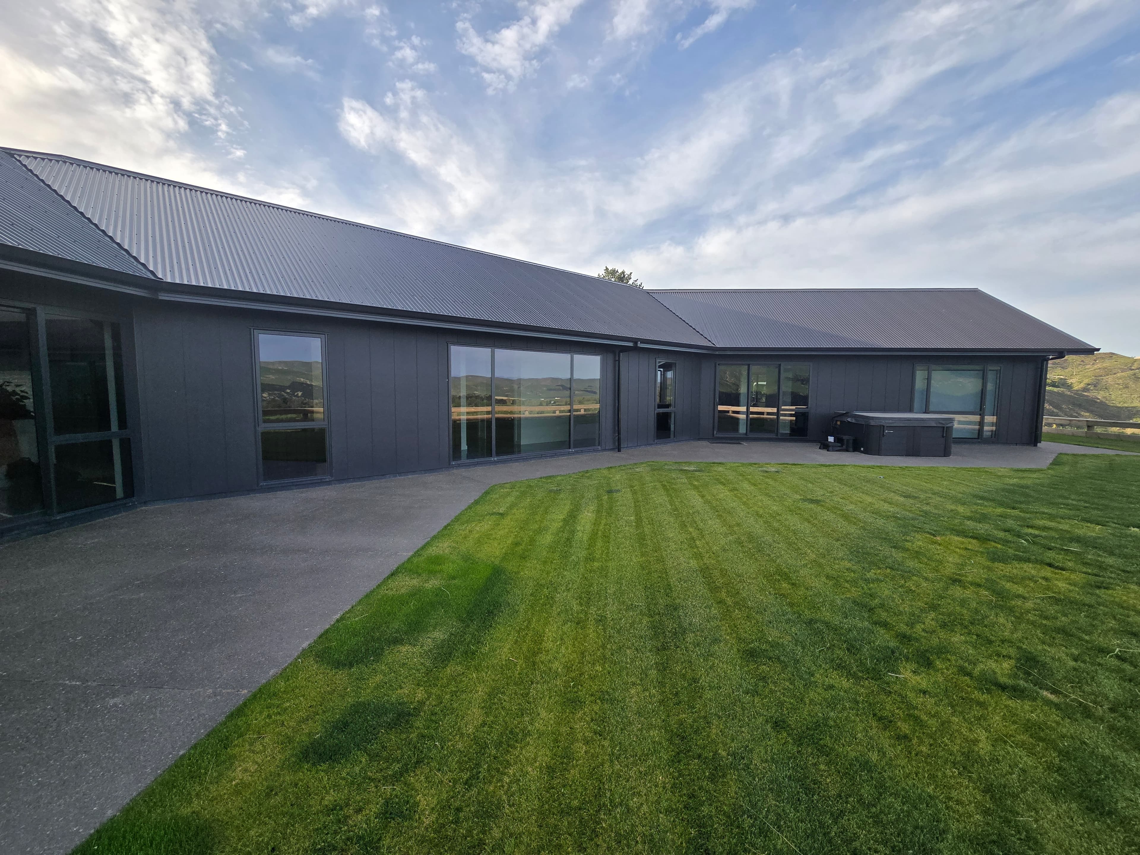 Axon black cladding 